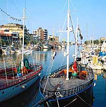 Hafen in Rimini für Bootstouren an der Küste